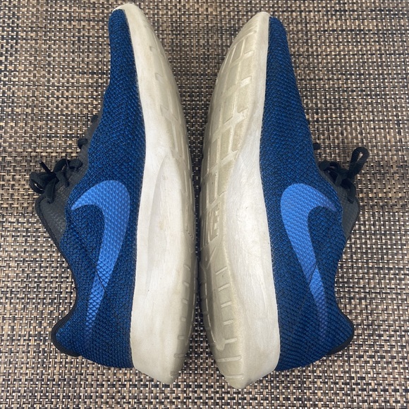 Nike Shoes - Picture 8 of 11